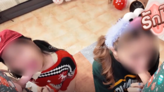 คลิปหลุด jbswg_diary น้องเจลลี่กับเพื่อนสาวอีกคนคงจะชอบของขวัญคริสมาสปีนี้ที่สุดเลยจับไม่ปล่อยมือเลยดูดอมด้วยก่อนจะโดนจัดหนักคาโซฟา